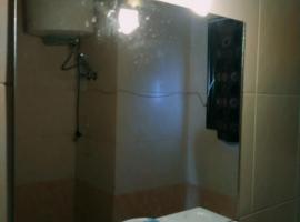 Shared room with the owner only at the Delta Hotel and Resort Sharm El Sheikh, hospedagem domiciliar em Sharm el Sheikh