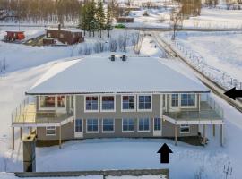 A Modern Home in Nature's Embrace, cabaña o casa de campo en Tromsø