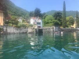 Beautiful Villa with Private Access to the Lake.: Limonta şehrinde bir otel