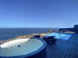 Casa das Escaleiras by Atlantic Holiday, hotel met zwembaden in Porto Moniz