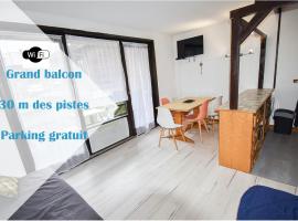 Saint-Jean-dʼAulps में, होटल Relai S11 Grand et lumineux studio avec coin montagne 4-6 pers, WIFI, 30m des pistes, grand balcon, DRAPS NON COMPRIS
