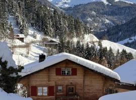 Bambi Lodge Ferienwohnung auf knapp 1400 m nahe Arosa, hotel v destinaci Peist
