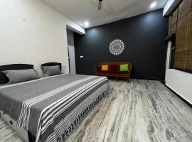 Metro Connected Homestay with Parkview, hotel in Greater Noida