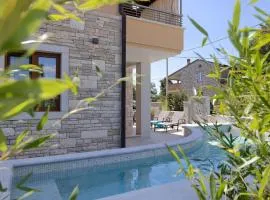 Lovely villa with swimming pool and terrace
