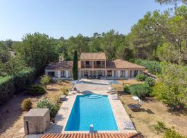 Villa de 277m² climatisée avec piscine chauffée à Fayence, hotel v destinaci Fayence