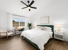 Sacramento Gem w Cozy Wood Fireplace BBQ Grill, hotel en Sacramento