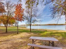 On-Site Fishing Pier Pet-Friendly Kerens Cabin!