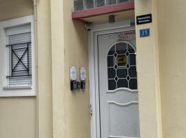 Central Studio Semi-basement，位于海若克利欧的酒店