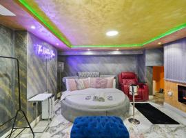Hidden Gem Lt Properties Jaccuzi bath massage chair Superkingsize bed Parking available, cheap hotel in Luton