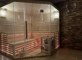 Großzügige und romantische Wellnessoase mit privater Sauna in ruhiger Lage
