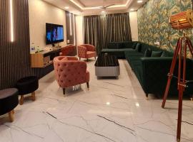 Rosset-57, Cosy Stay & luxury party place, hotel v destinácii Faridabad