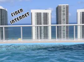 Iconic View - Family 2BR Suite - Hotel - Fiber Internet: Hallandale Beach şehrinde bir apart otel