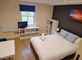 Tranquil Studio Apartment, hotel en Blandford Forum