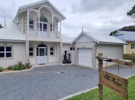 Caribbean Estates Villa Raiya- Recently Developed! 4 bedroom unit, spa hotel in Port Edward