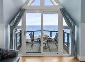 Schooner House - Panoramic Sea Views and Parking