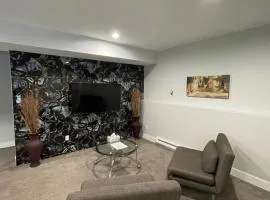 2 Bedroom Suite with Full Kitchen ( Sweet Home Rental)