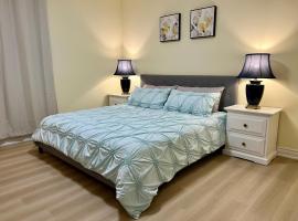 Luxury Suite with King Bed-4 minutes to The Falls, cabaña o casa de campo en Niagara Falls