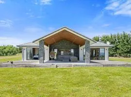 Meadowscape Hideaway - Martinborough Holiday Home