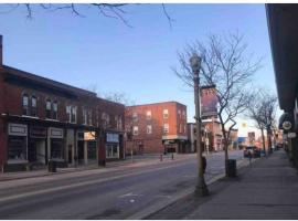 Downtown apartment 2/3 people ., pet-friendly hotel in Bowmanville