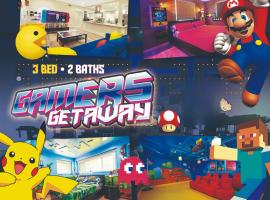 Gamers Getaway: Arcade, Theater, Racing, And More!, hotel sa Stanton