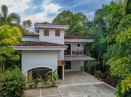 Villa Palmeras with jungle views pool near MA