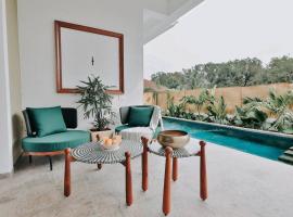 Eclectic Luxury 3bhk Villa with Private Pool, πολυτελές ξενοδοχείο σε Mapusa