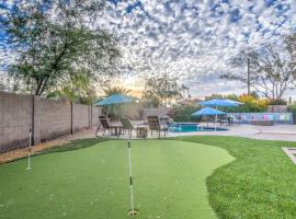 Resort Style Desert Oasis, Pool, Golf, Billiards & Ping Pong, hotel in Gilbert