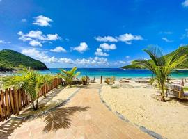 Dolce Riviera, Beach Access, Pool View, 2 Bedrooms、Anse Marcel のホテル