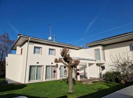 Ferienhaus 80er Liebe mit Whirlpool, hotel v destinaci Lustenau