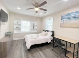 The Beach Pad - Your Private Oasis with a Cool Beachy Vibe, holiday home in Manassas Park