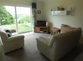 2 Bed in Freshwater East FB094