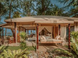 The Lazy Coconut Glamping, luxury tent in Bang Tao Beach