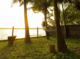 wavehaven, hotel in North Paravur