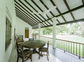 Dias Legacy Bungalow, guest house in Talpe