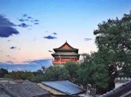 The East Hotel-Very close to the Drum Tower,The Lama Temple,Houhai Bar Street,and the Forbidden City,There are many old Beijing hutongs around the hotel Experience the culture of old Beijing hutongs