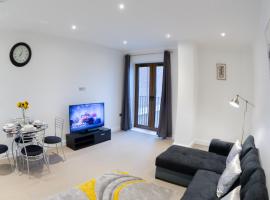 Beautiful 1 Bed Apartment in Centre of St Albans - Free Parking - 5 min walk to St Albans city centre & Railway station, 15mins drive to Harry Potter World - Free Super-fast Wifi, hotel in Saint Albans