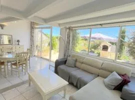 Agréable maison avec terrasse et piscine collective -6PQ32