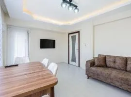 Spacious Flat w Balcony Near Metro in Osmangazi