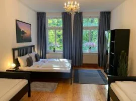 DEUTSCHE VILLA - SUPERIOR APARTMENT- 1 Obergeschoss mit gem Sauna und Garten