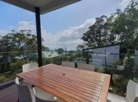 Newly Renovated Hyams Beach Cottage