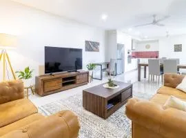 Executive Suite with Pool & Gym, 2 car parks