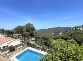 ENCANTADORA CASA INDIVIDUAL CON VISTAS AL MAR Y PISCINA PRIVADA - ES-226-28