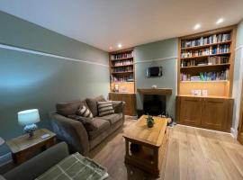 3BR Pet and Bike Friendly Cosy Haven Pass the Keys, Ferienhaus in Glossop