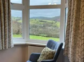 Panoramic Peak Views 3 Bed Log Burner Walks from Door