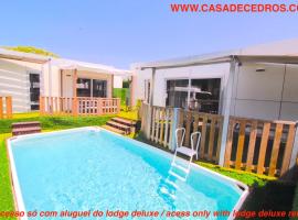 Lodges de cedros, hotel with pools in Setúbal