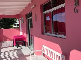 Terrasse des Manguiers : logement indépendant, holiday home in Pointe-Noire