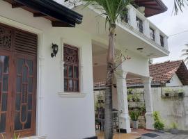 Party allowed Ja Ela Luxury entire home with 4 rooms, hotel a Ja-Ela