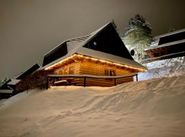 Apartm&aacute;n Vŕ&scaron;ky Terchov&aacute;, hotel con alberca en Terchov&aacute;