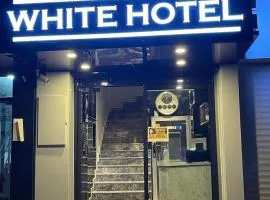 WHITE HOTEL