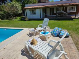 Casa Lunlunta, hotel with pools in Lunlunta